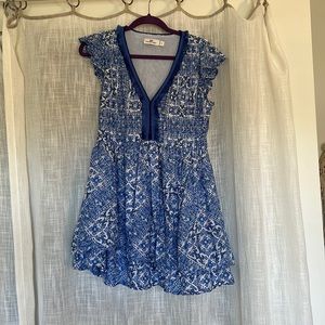 Vineyard Vines pattern blue dress size small worn once